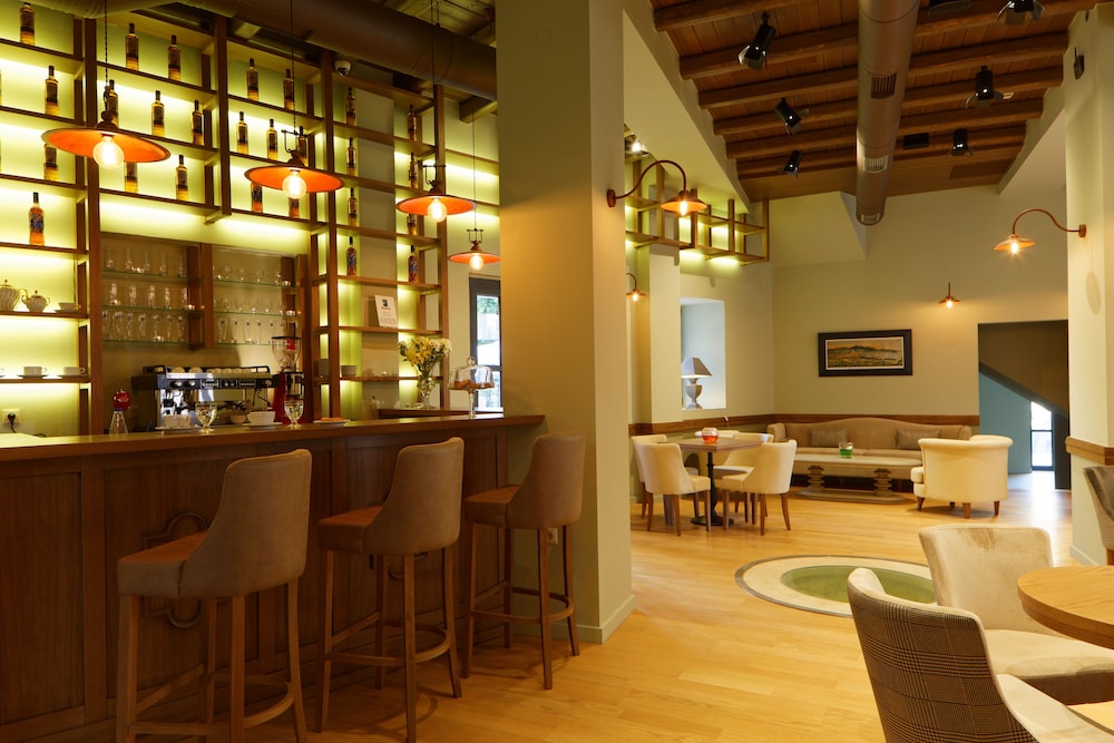 Ionia Suites 34/40