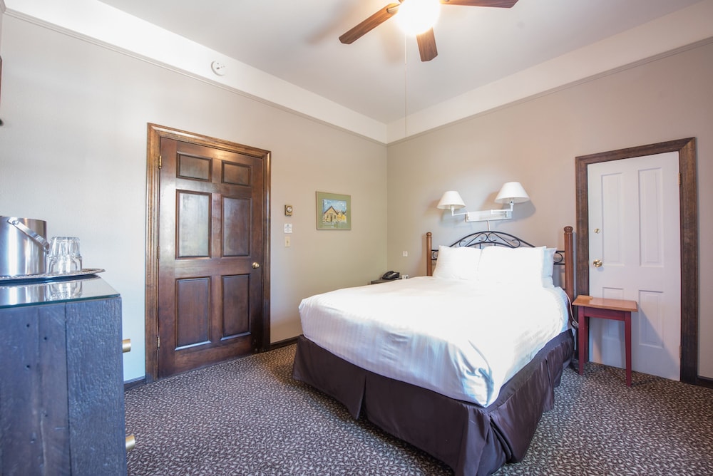 ELK MOUNTAIN LODGE 19/61