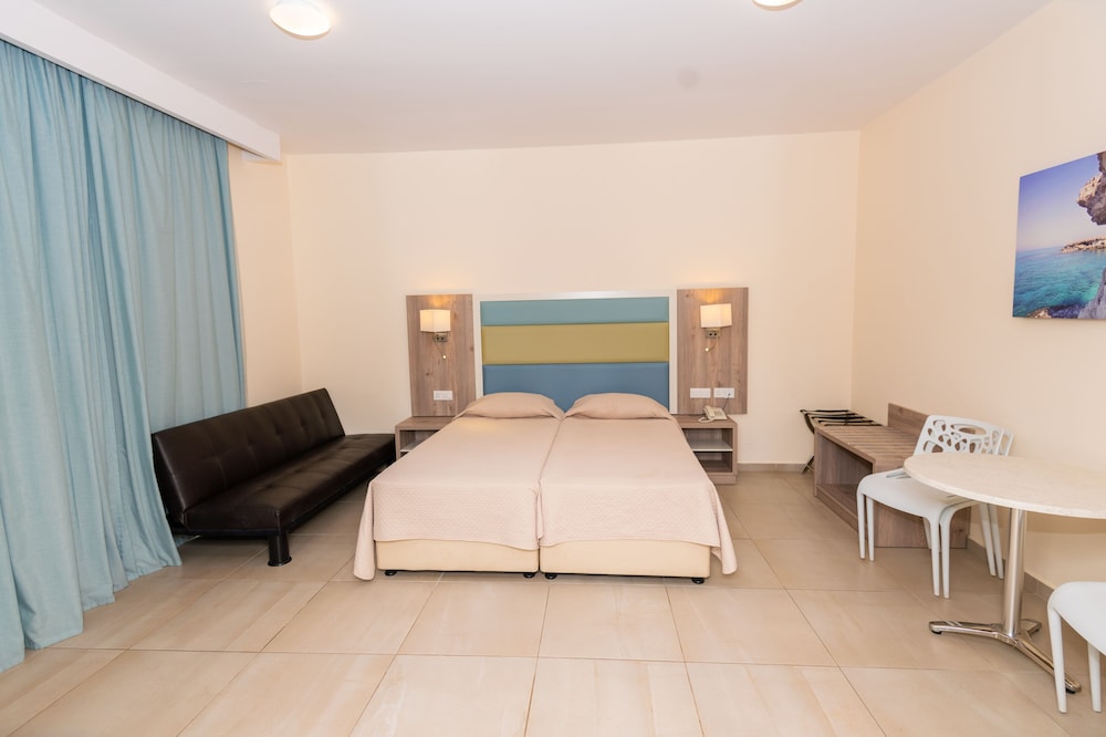 TOFINIS HOTEL 24/54