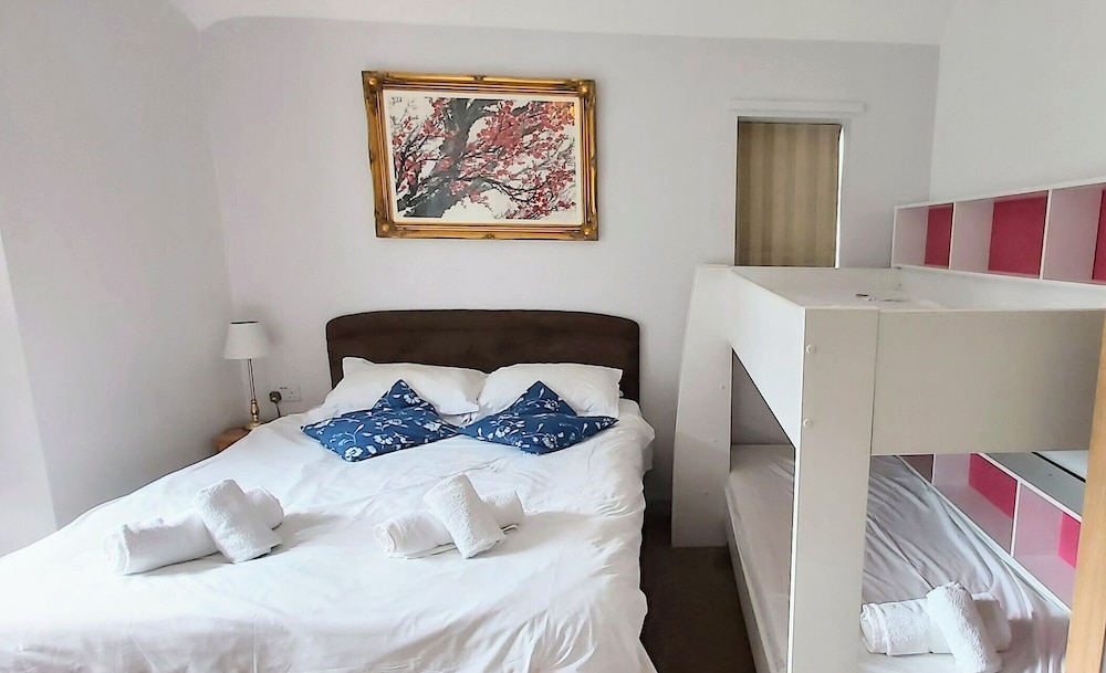غرفة عائلية بسرير كينج وسرير فردي، Oxford Guest House 2/5
