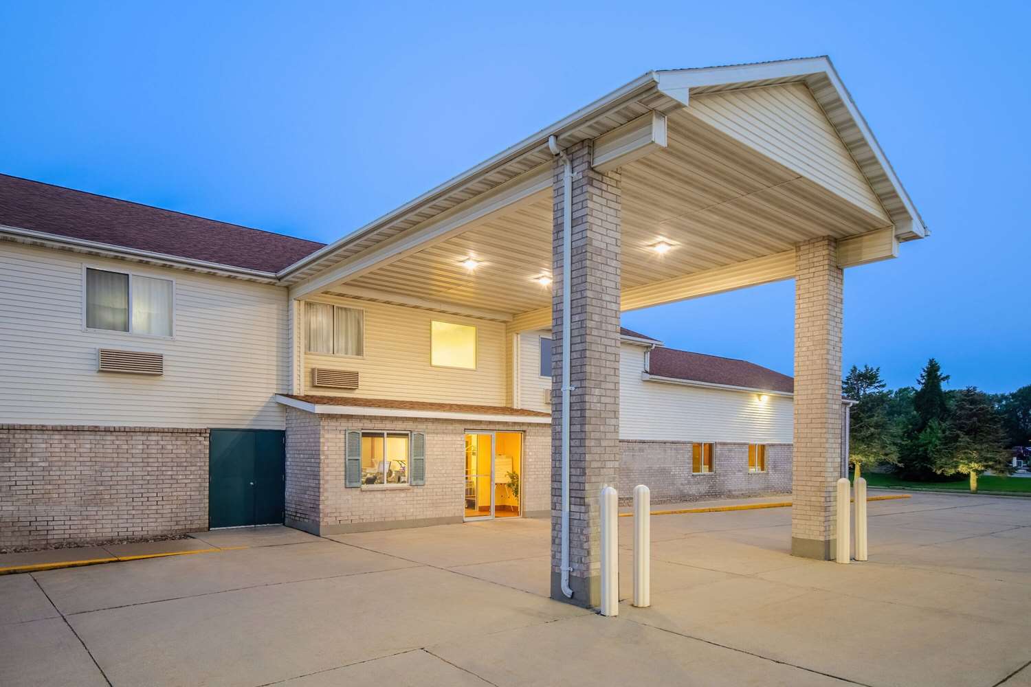 Days Inn by Wyndham Evansdale Waterloo 33/40