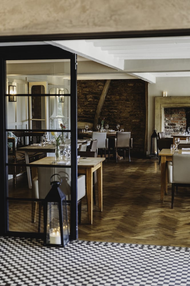 restaurant cafeteria
