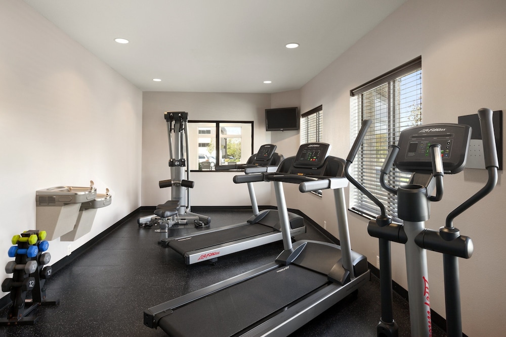 Country Inn & Suites by Radisson, Duluth North near Airport 10/34