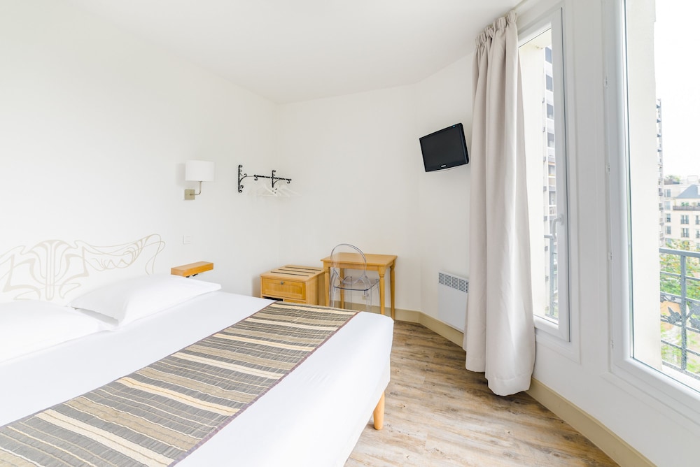 HOTEL KORNER EIFFEL 17/50