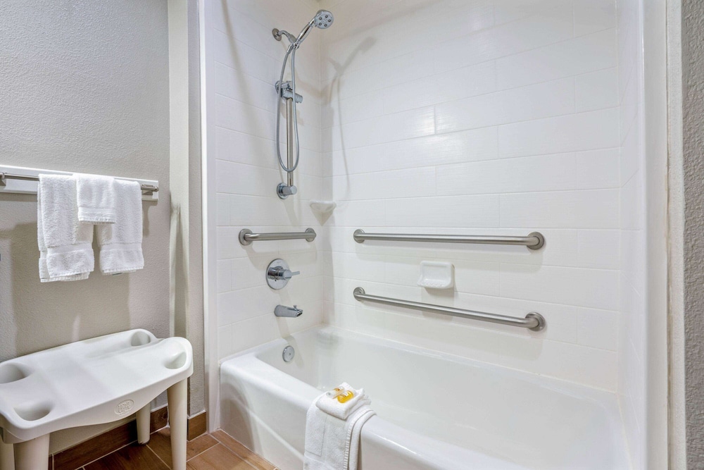 La Quinta Inn & Suites by Wyndham College Station South 20/64