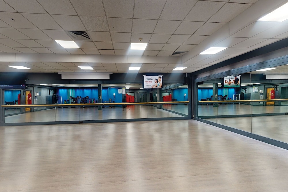 VILLAGE BIRMINGHAM WALSALL - HOTEL & LEISURE CLUB 30/58