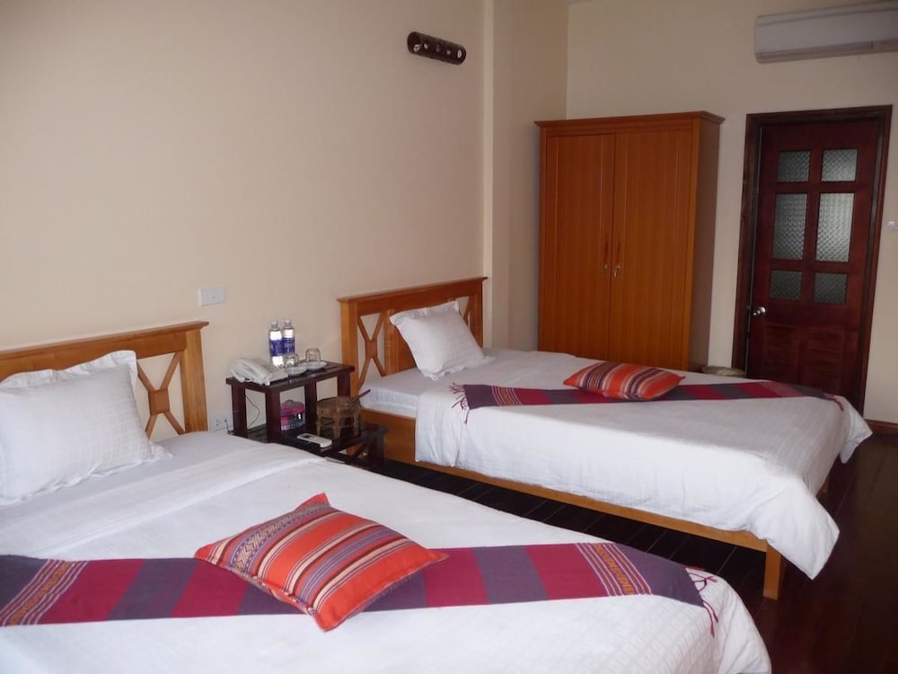 DELUXE, TWIN BEDS
