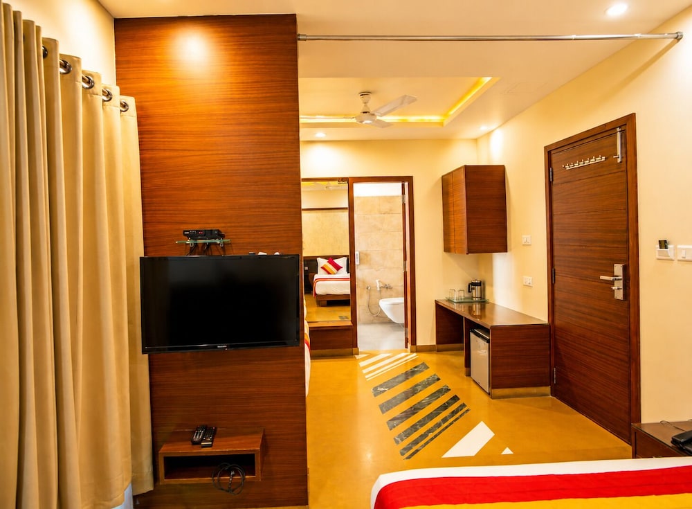 Uddhav Vilas Hotel 39/46