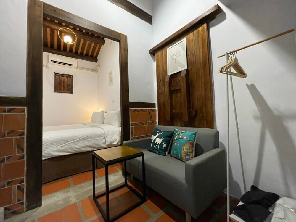 Guning Xiexinyuan Historical Inn 37/48