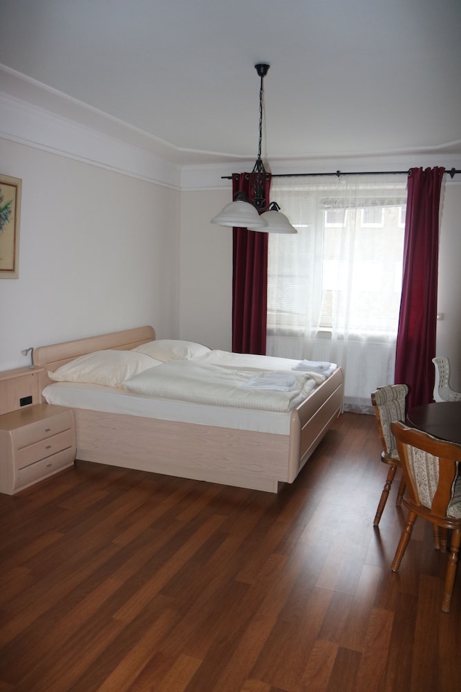 3 BEDROOMS, DELUXE, APARTMENT