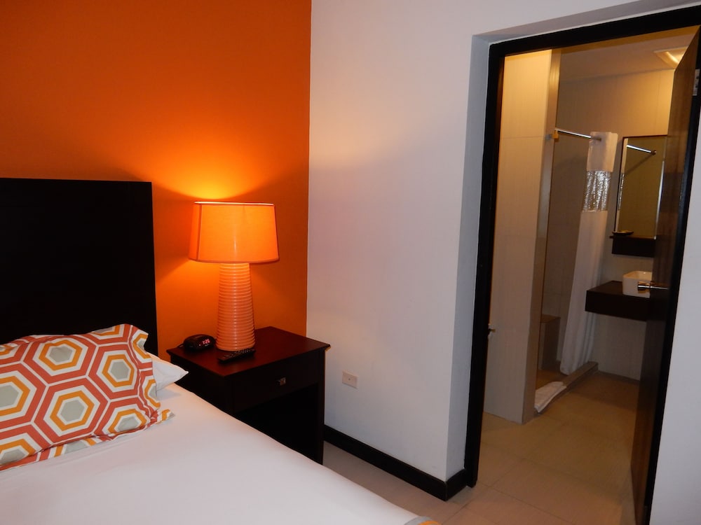 Voco Surfside Aruba by IHG 26/90