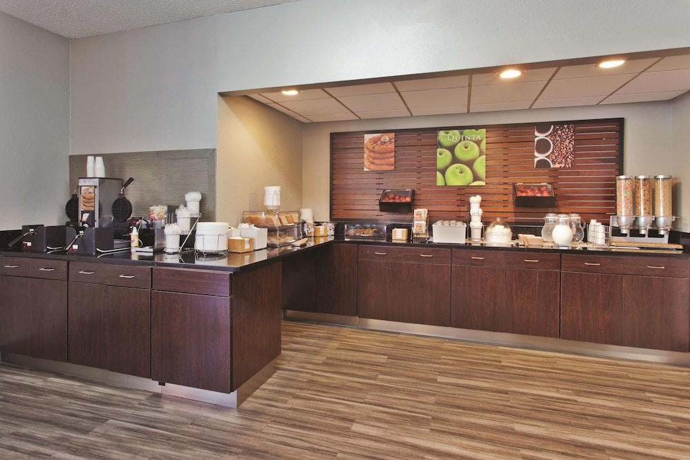 La Quinta Inn & Suites by Wyndham Charleston Riverview 8/31