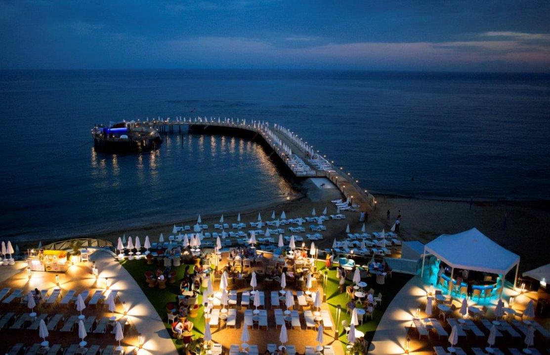 Azura Deluxe Resort Spa 39/42