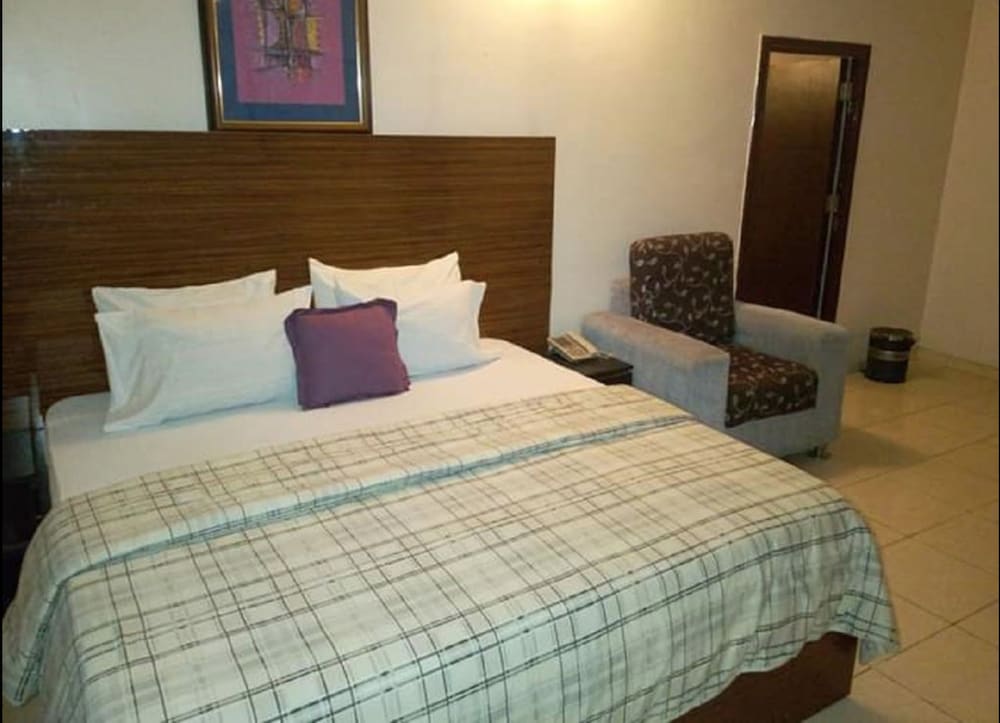 Royalview Hotel And Suites 18/62