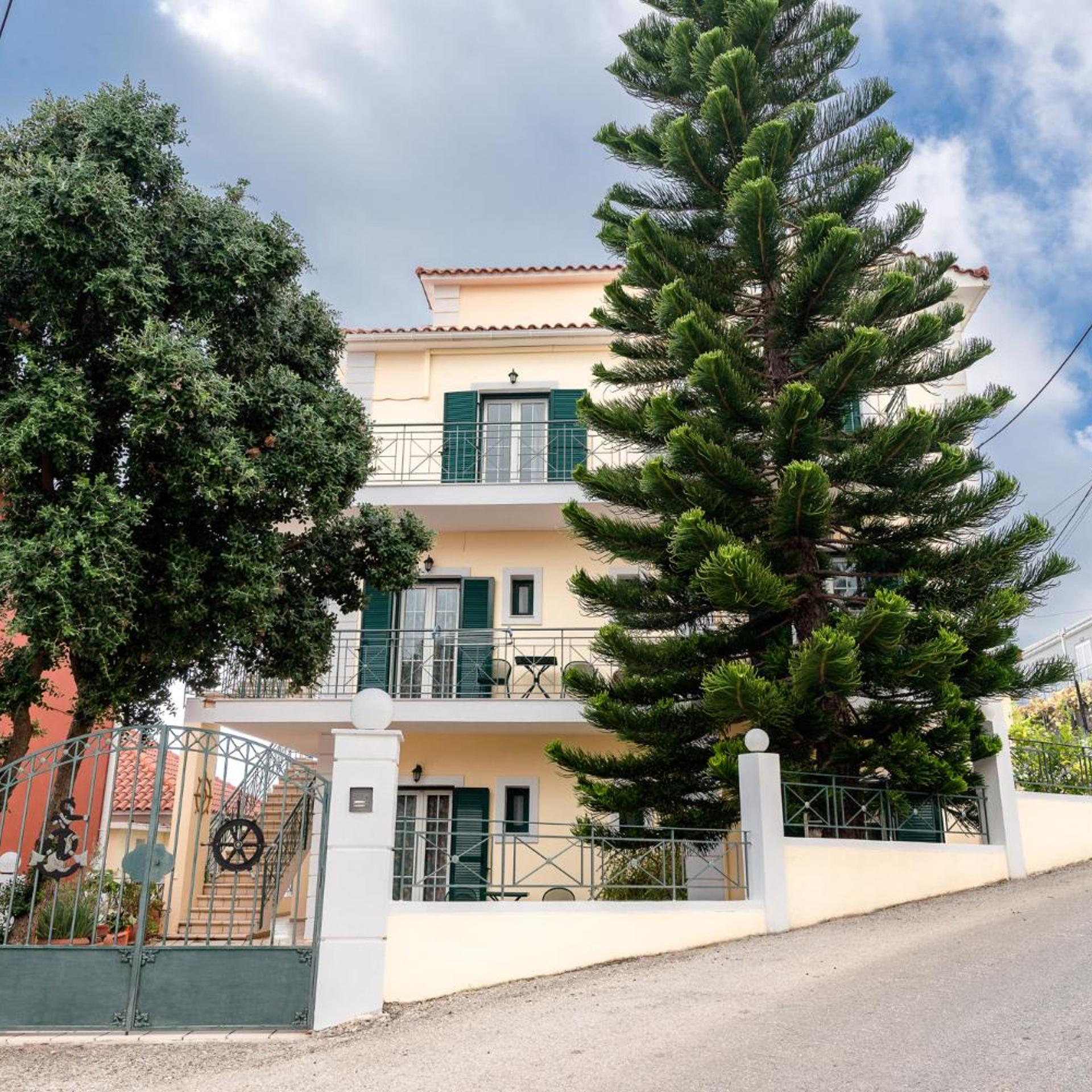 Naftilos Studios 15/54