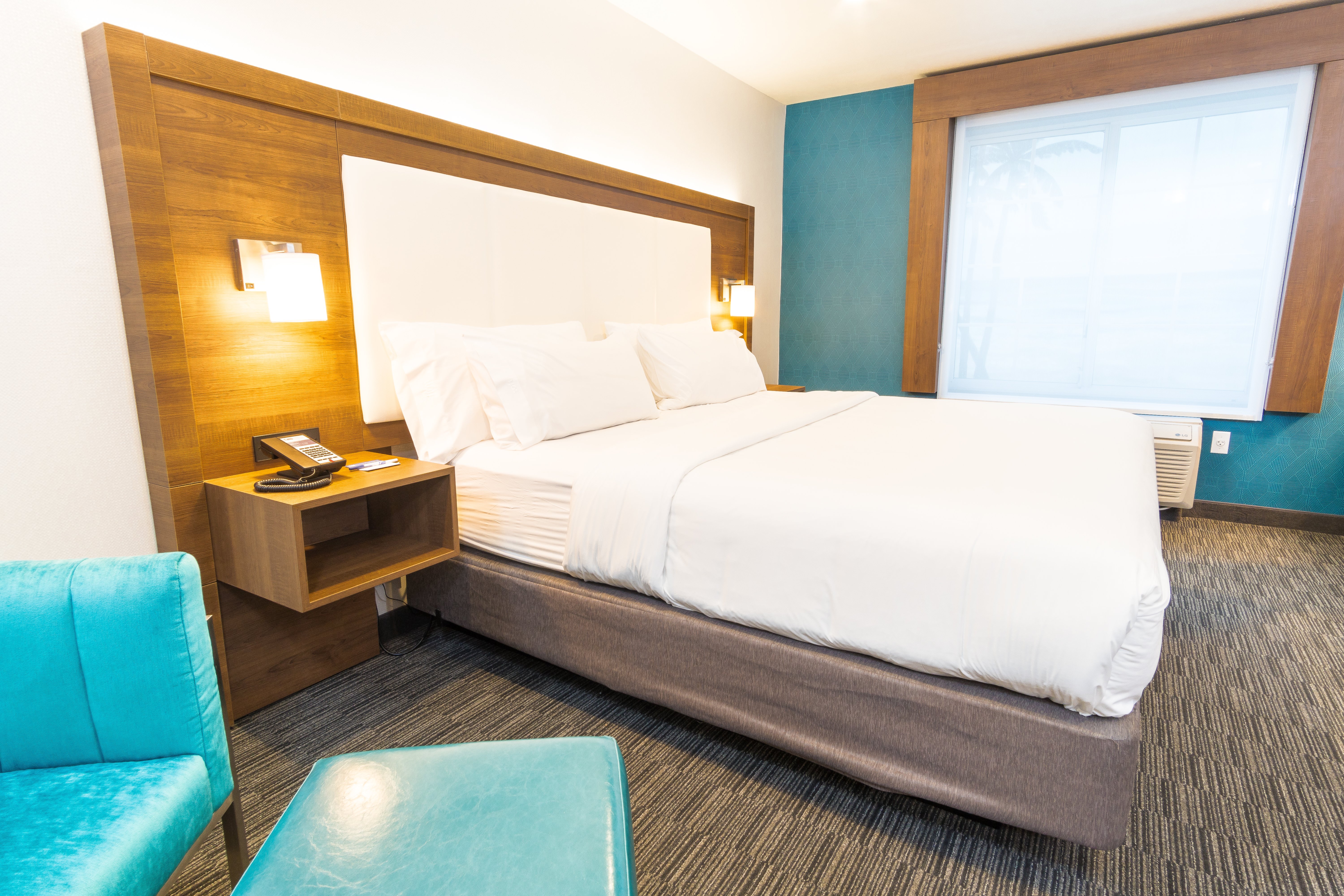 Holiday Inn Express Hollywood Walk of Fame An Ihg Hotel 20/65