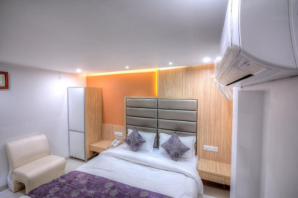 HOTEL ONE UP 19/69