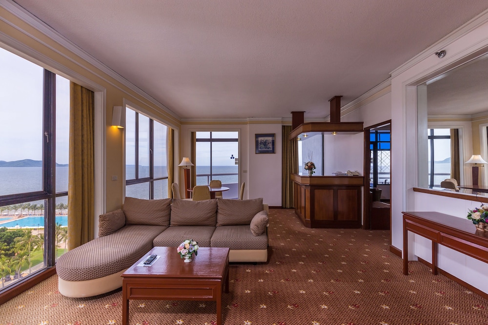 AMBASSADOR CITY JOMTIEN - OCEAN WING 22/50