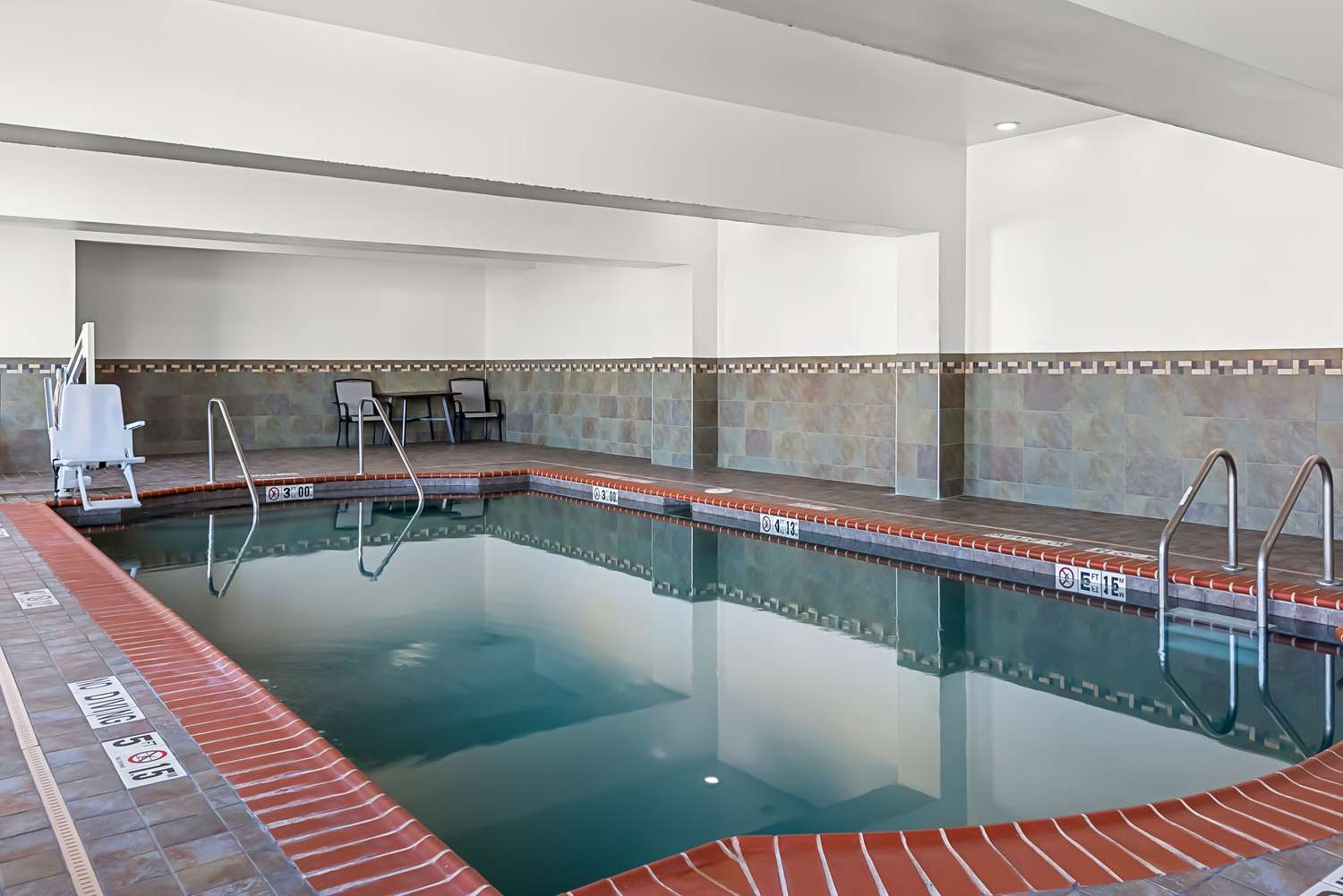 Best Western St. Louis Airport North Hotel & Suite 8/19