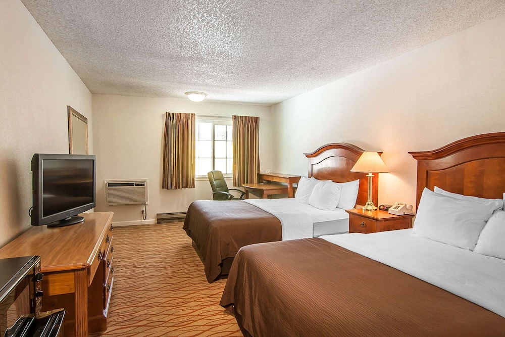 Quality Inn Grants Pass, OR 33/59