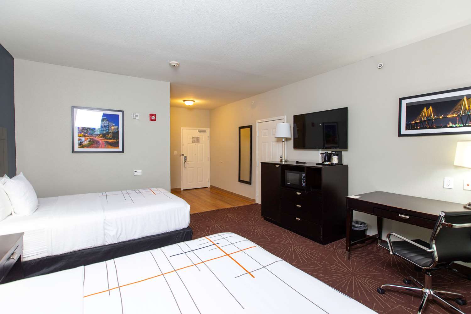 La Quinta Inn & Suites by Wyndham Houston East at Normandy 24/63