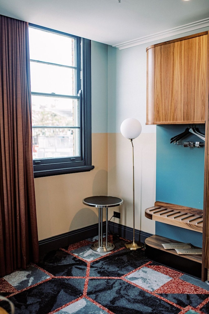 HOTEL STEYNE 42/50