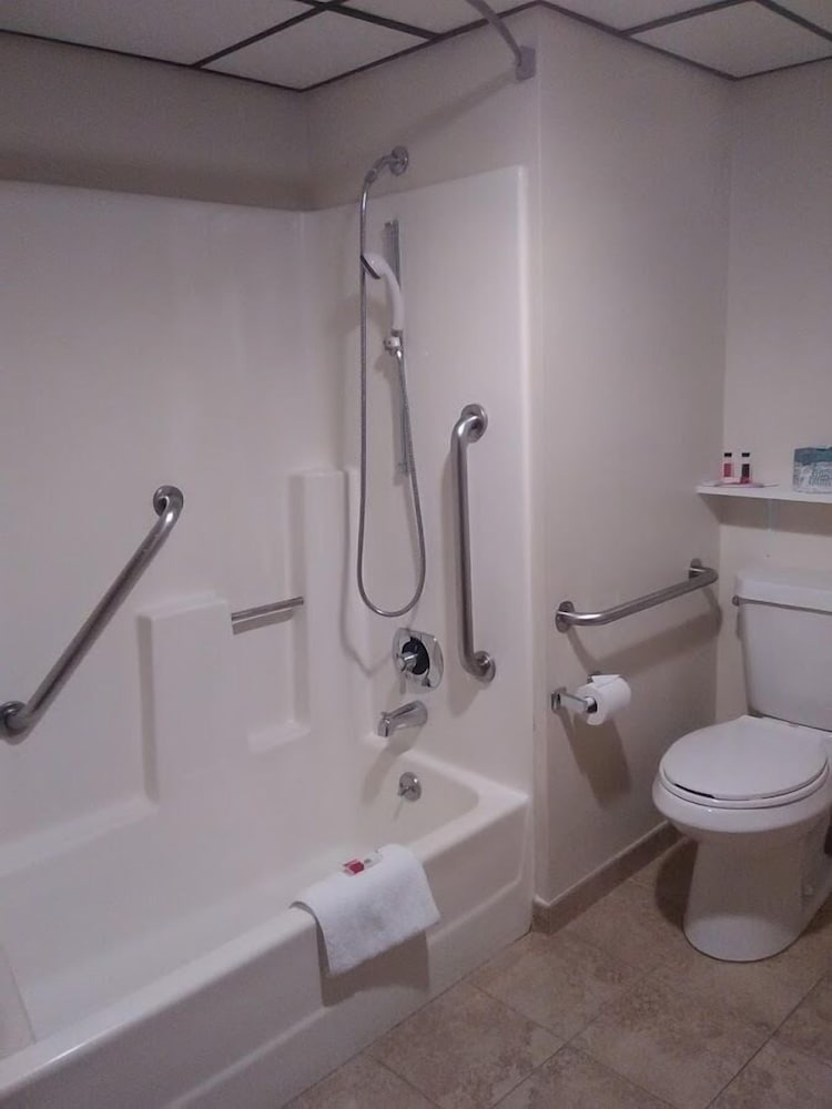 Travelodge By Wyndham Loveland/Fort Collins Area 9/25