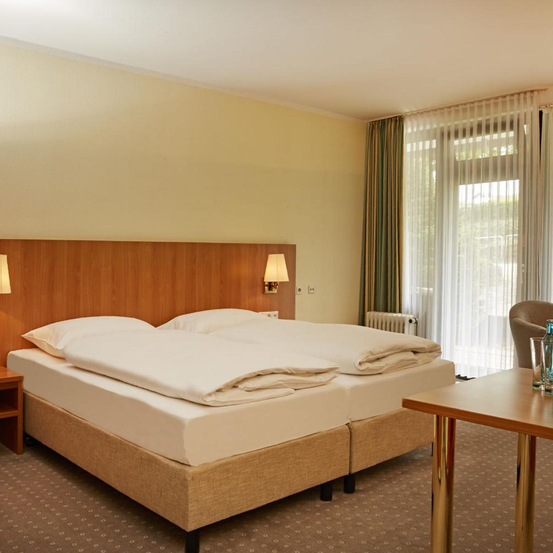Comfort, King Bed, Valley View
