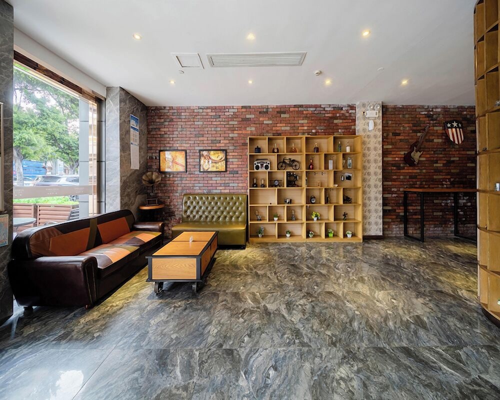 James Joyce Coffetel (Guangzhou Railway Station Sanyuanli Metro Station) 11/49