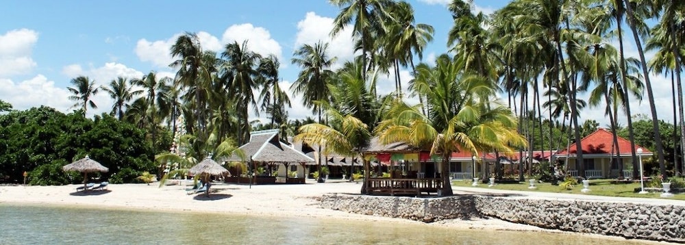 Whispering Palms Island Resort 11/40