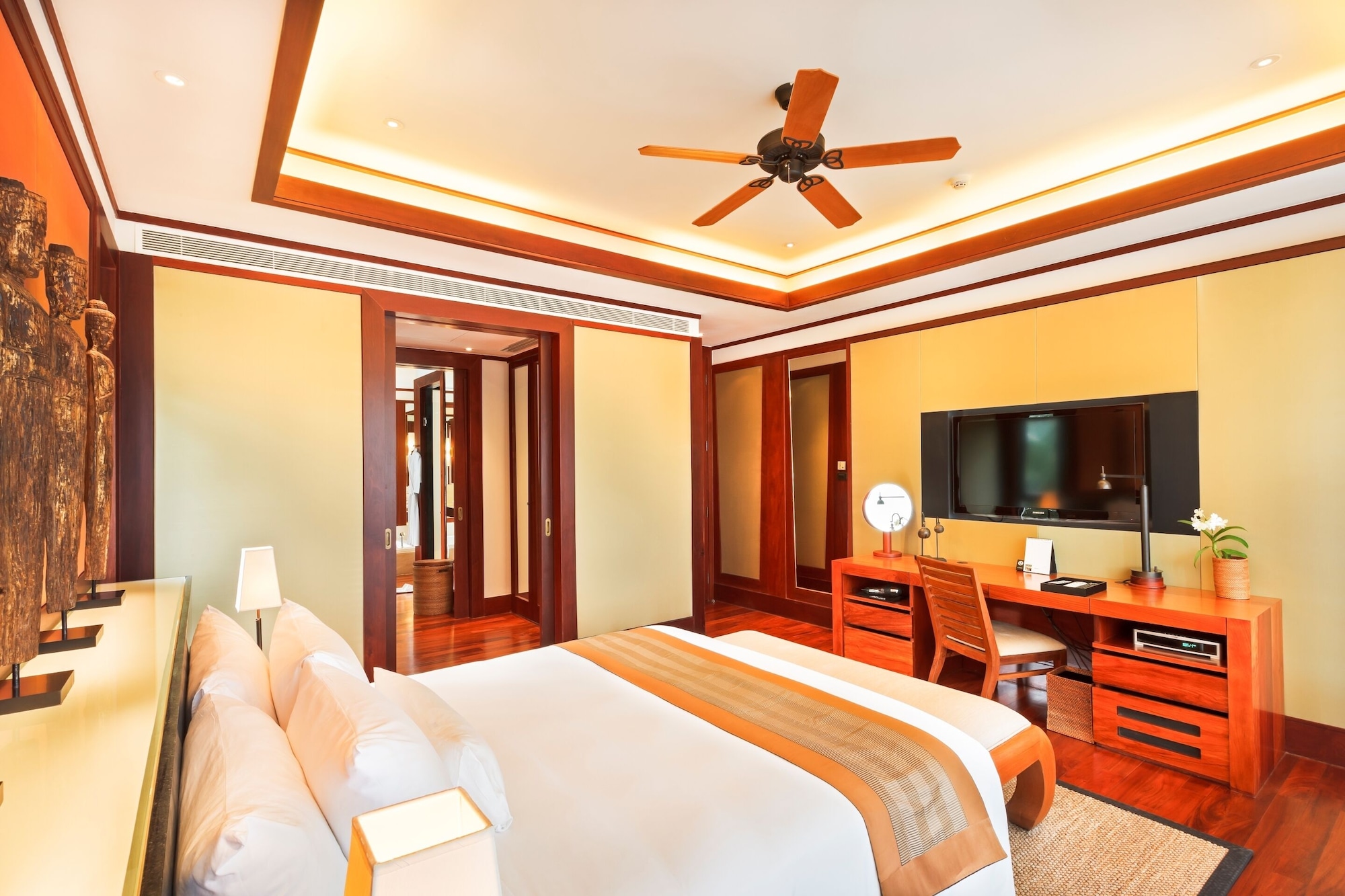 2 BEDROOMS, SUITE, TERRACE