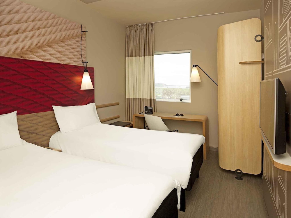 Ibis Paranagua 10/59