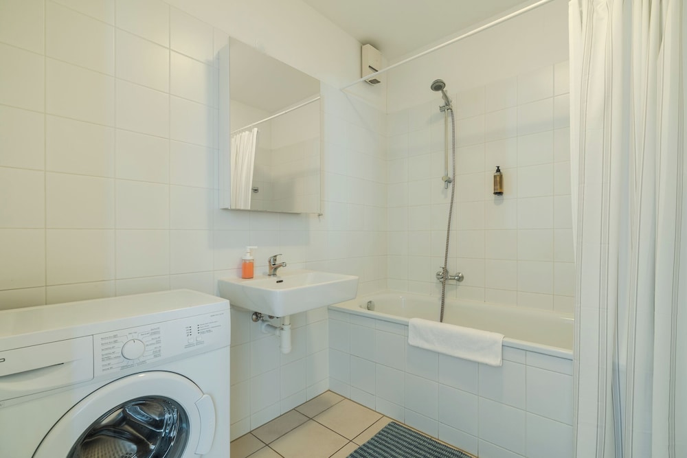 Ambiente Serviced Apartments - Centre 49/50