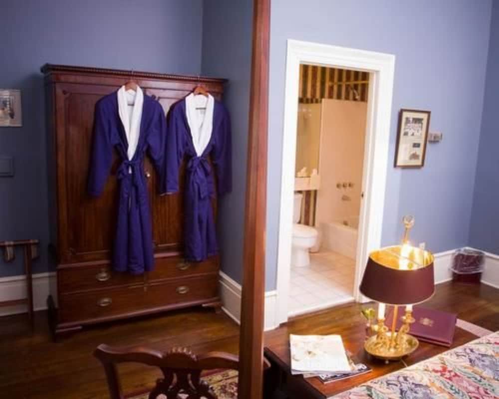 1842 Inn 61/74