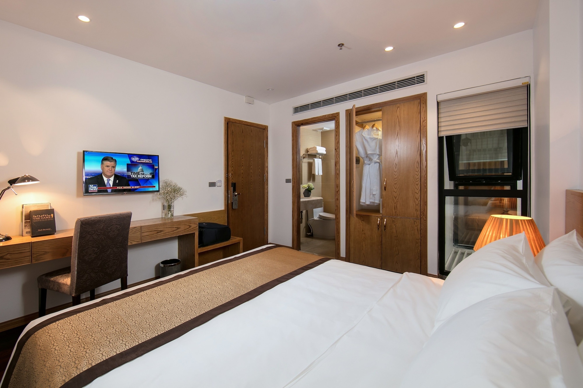 DELUXE, DOUBLE BED
