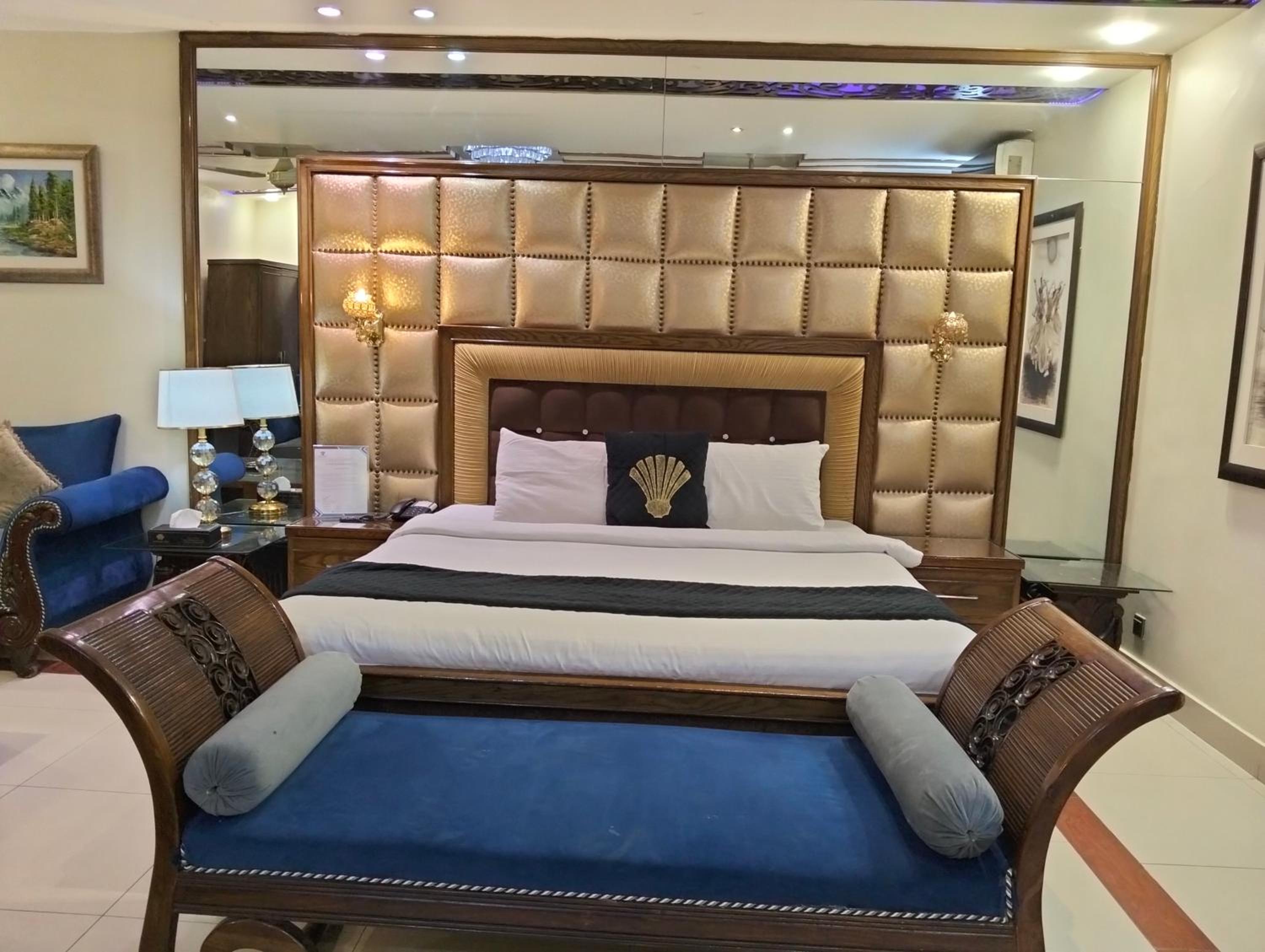 Suite, King Bed