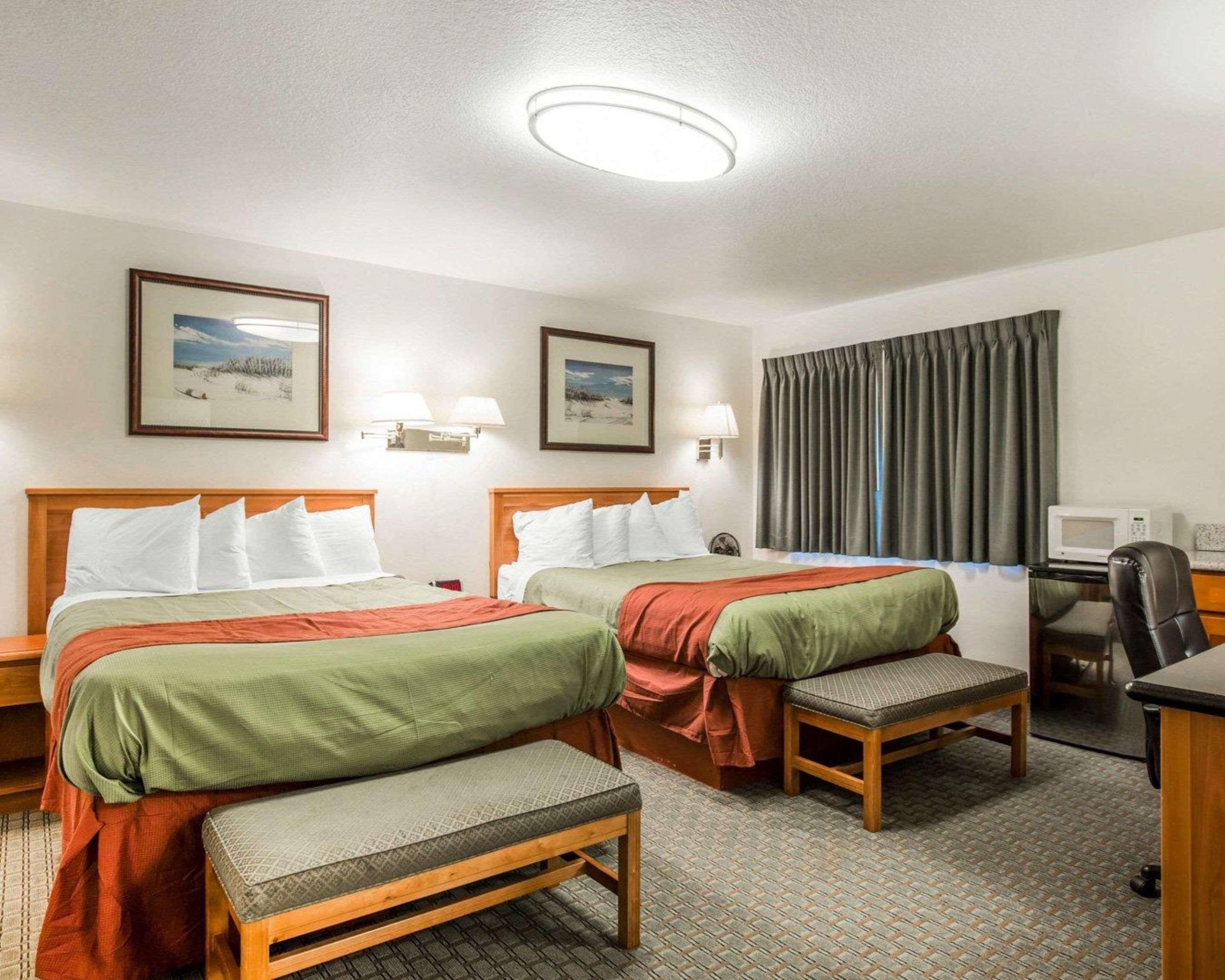 Efficiency, Suite, 3 Queen Beds