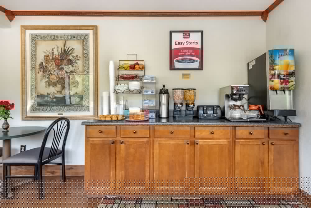 Econo Lodge Columbia Fort Jackson 26/28