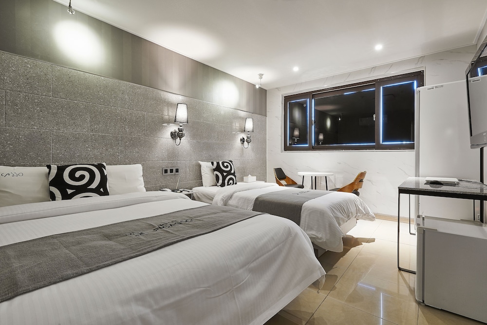 Picasso Hotel 17/66