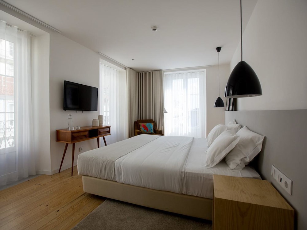 The 8 Downtown Suites 23/67