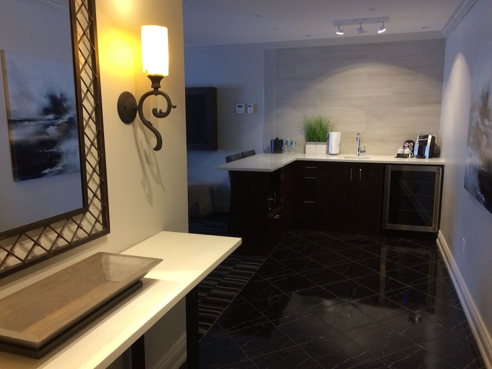 Ramada By Wyndham Cornwall 10/71