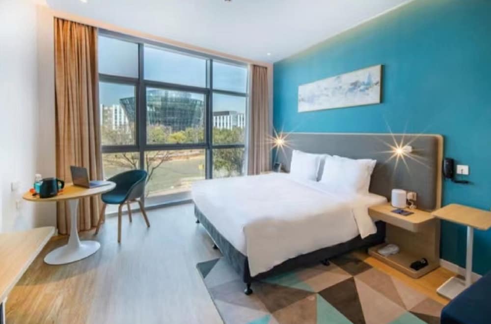 Holiday Inn Express Wuhan Optical Valley 16/63