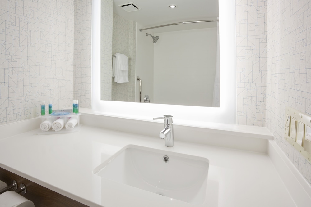 Suite, 2 Queen Beds, Accessible