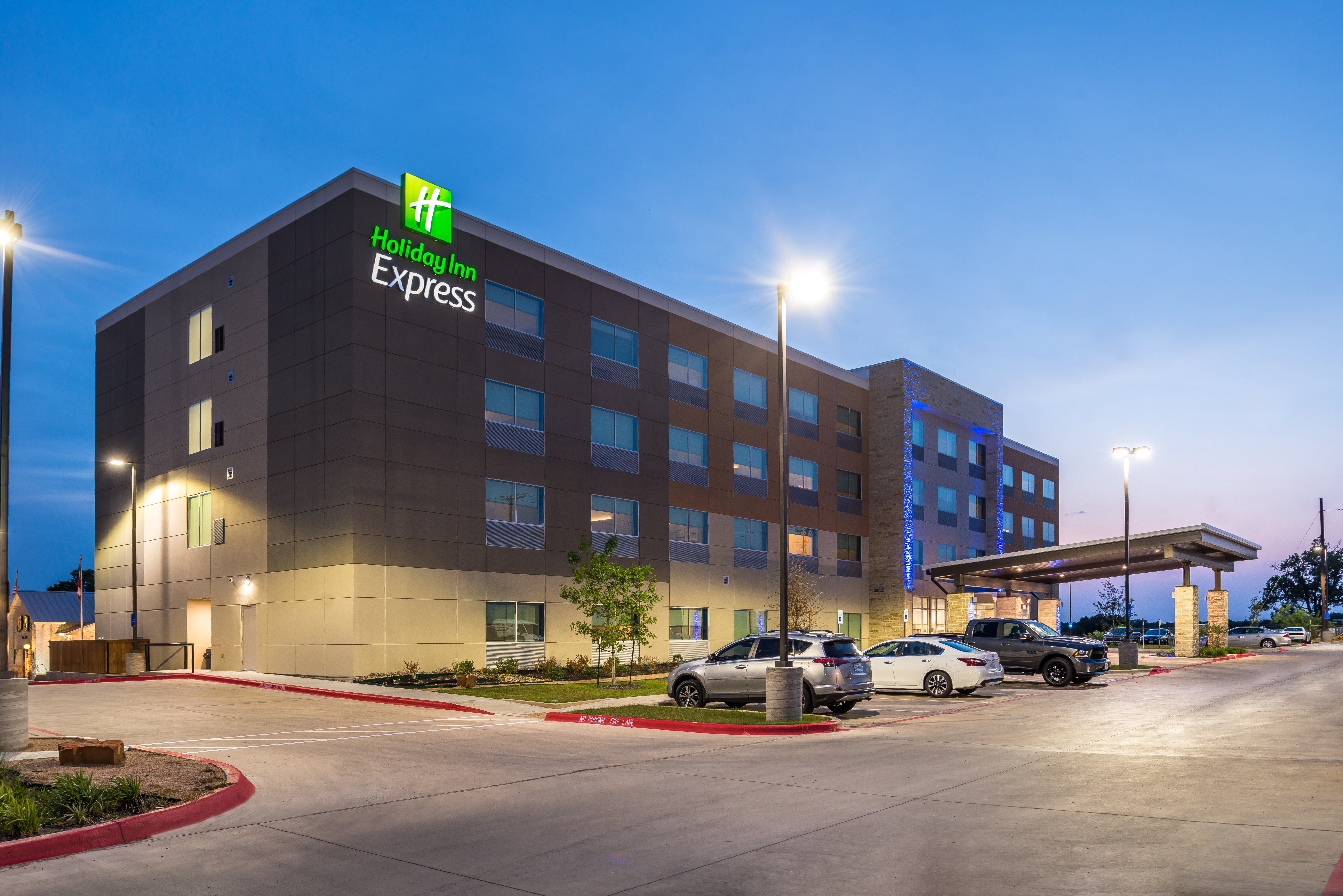 HOLIDAY INN EXPRESS EARLY 28/34