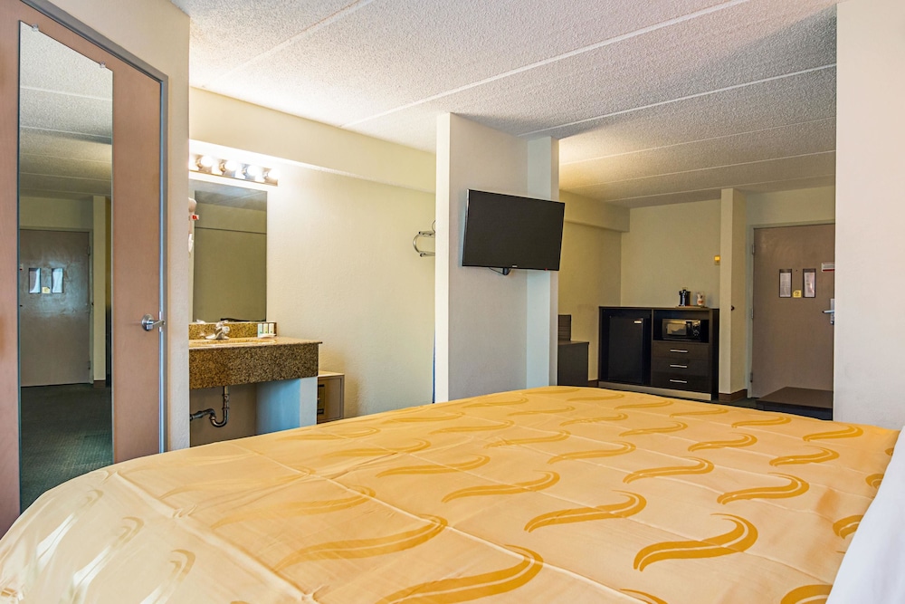 Quality Suites Atlanta Airport East GA 15/43