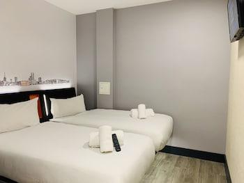 Basic, 2 Double Beds, No Window