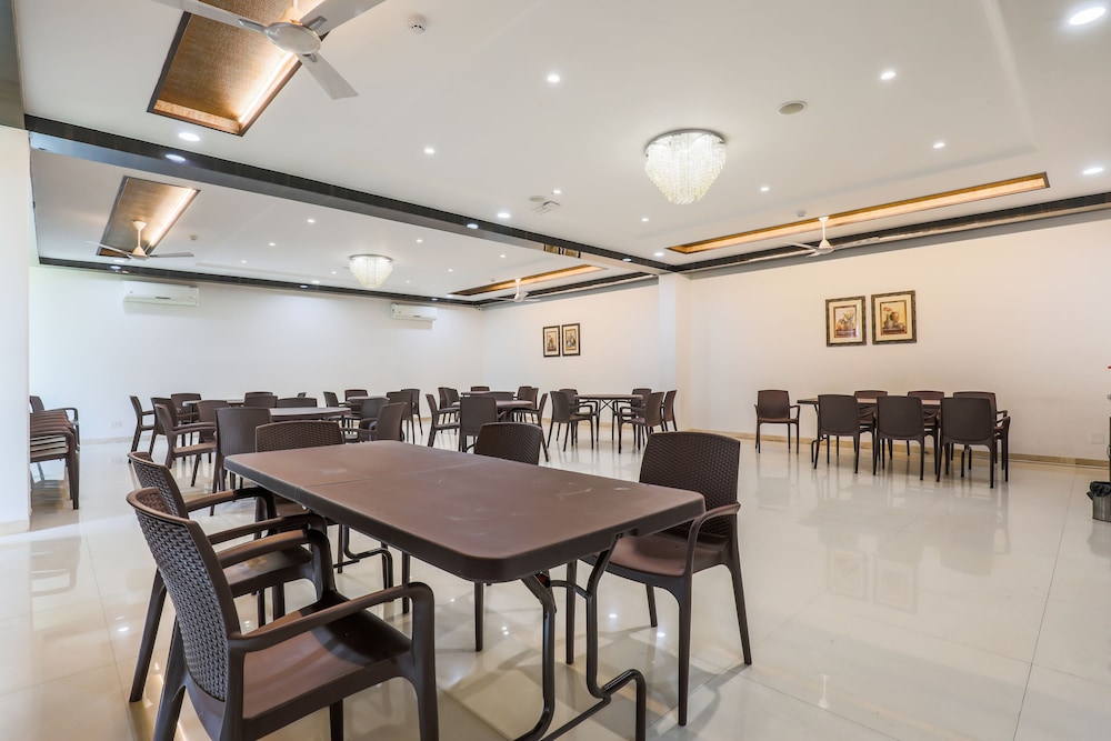 Fabhotel Sapphire Inn Mansarovar 36/50