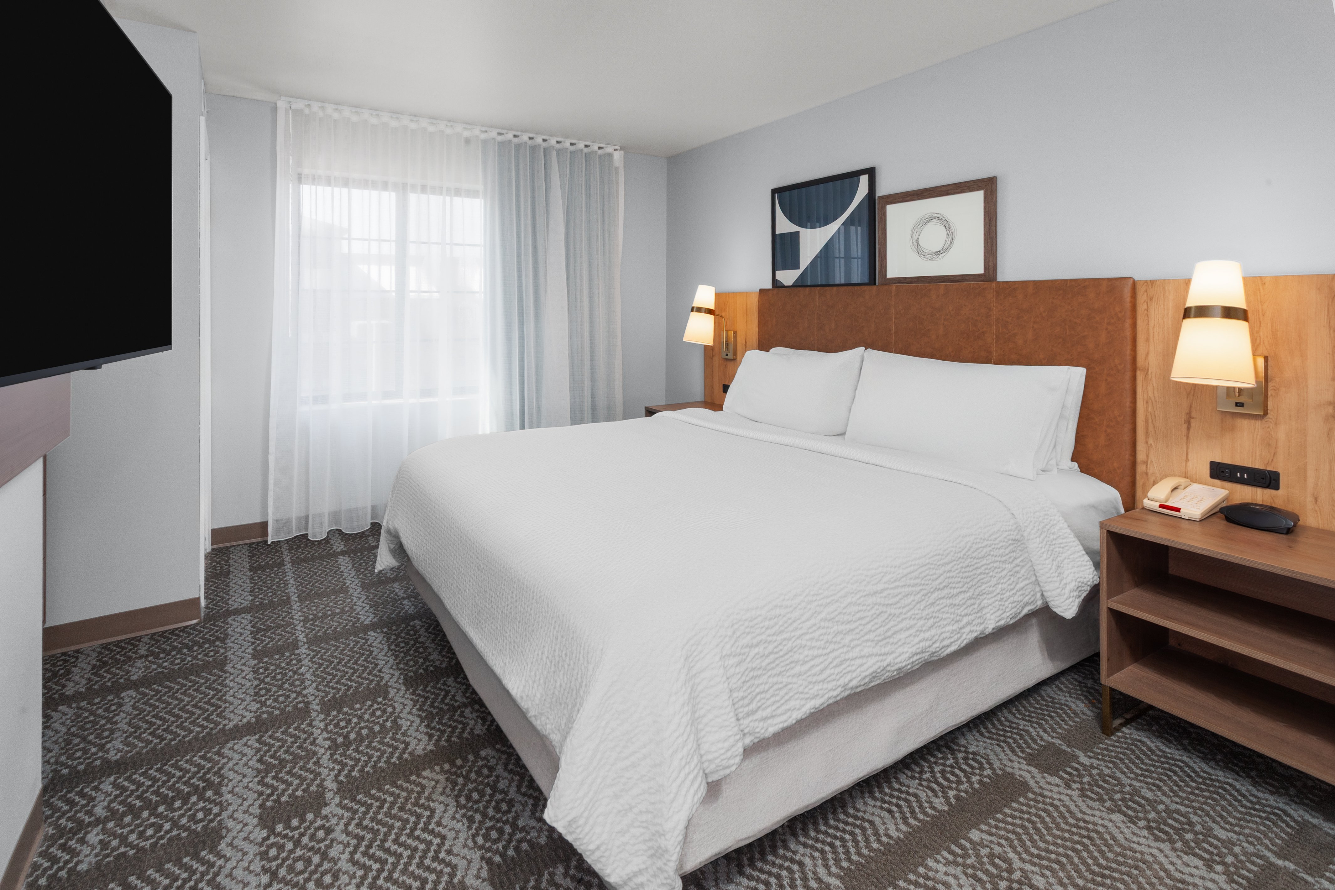 Staybridge Suites Lansing-Okemos 25/84