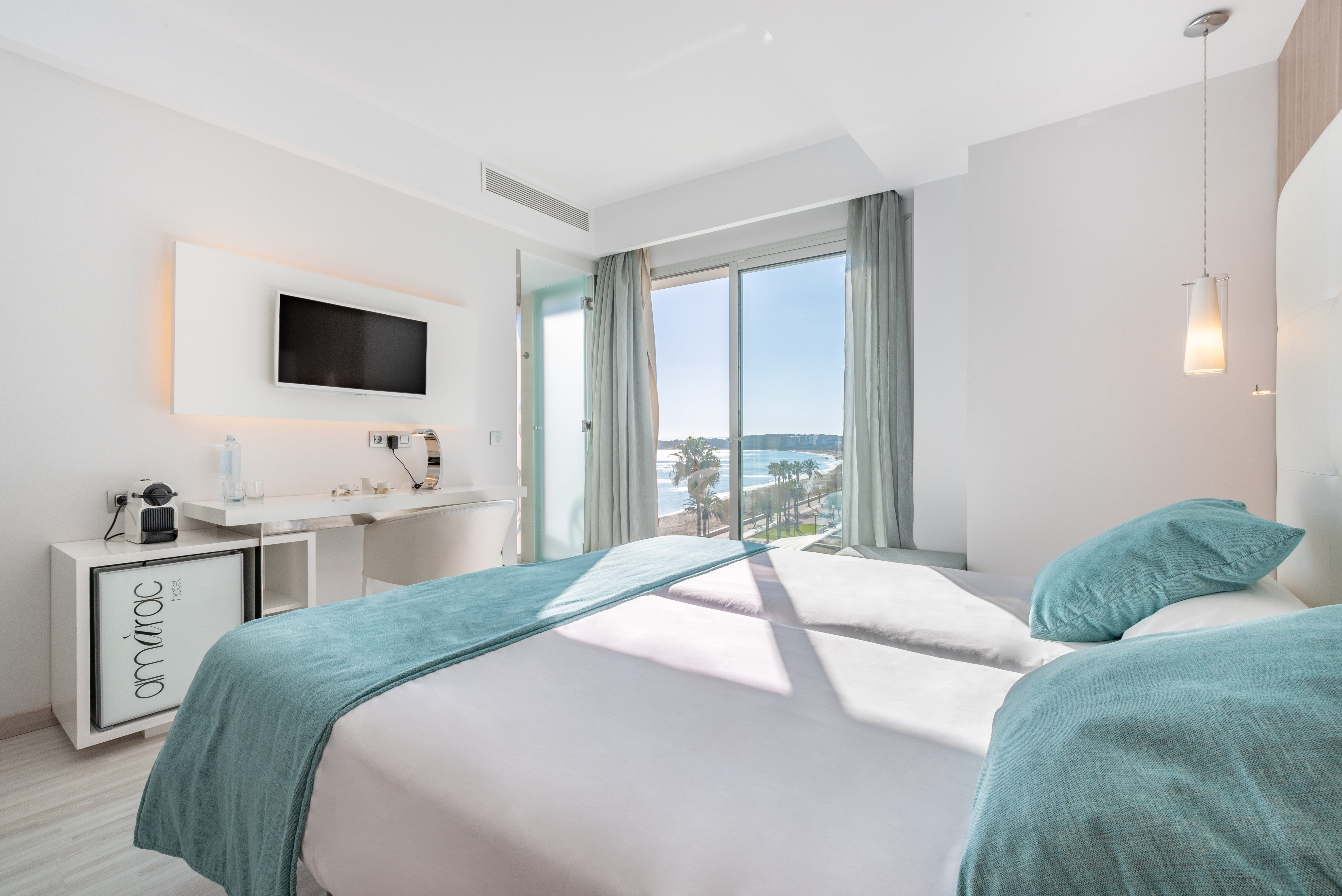Room, Double or Twin Bed, Lateral Side Sea View