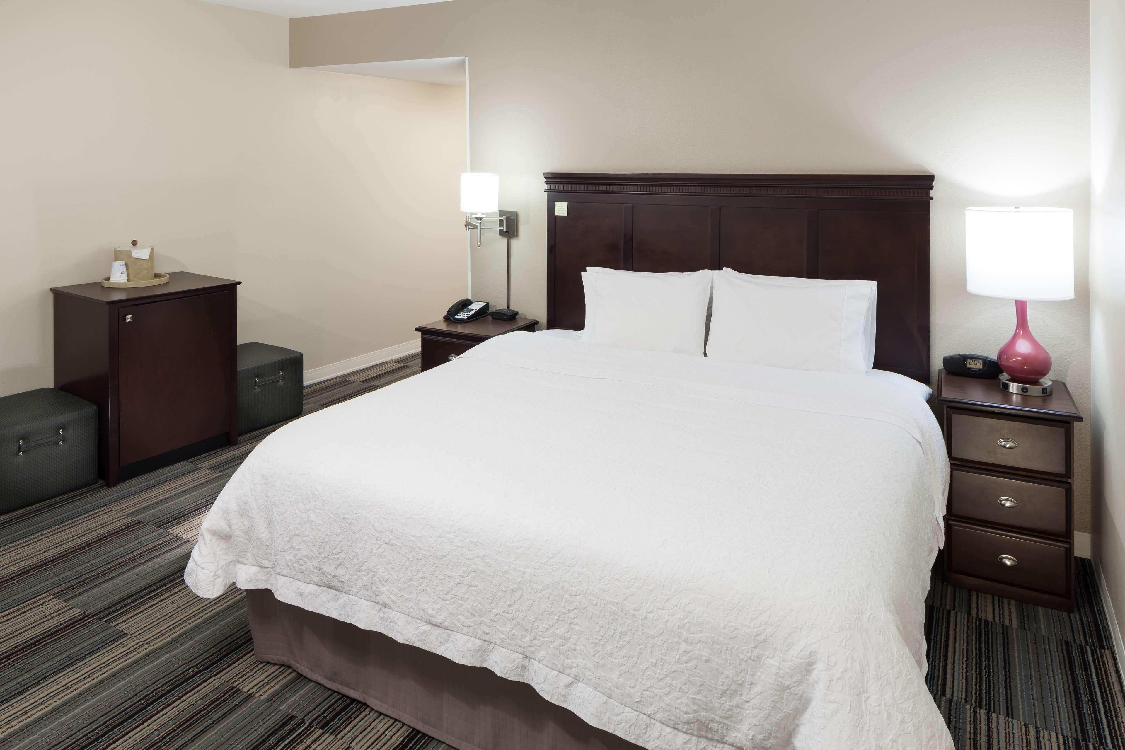 ROOM, KING BED